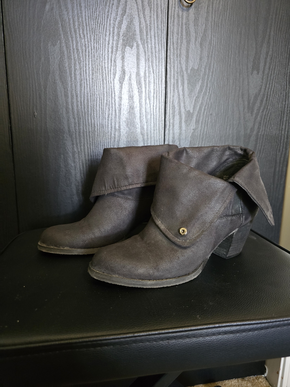 Women’s Fold-Over Ankle Boots in Black